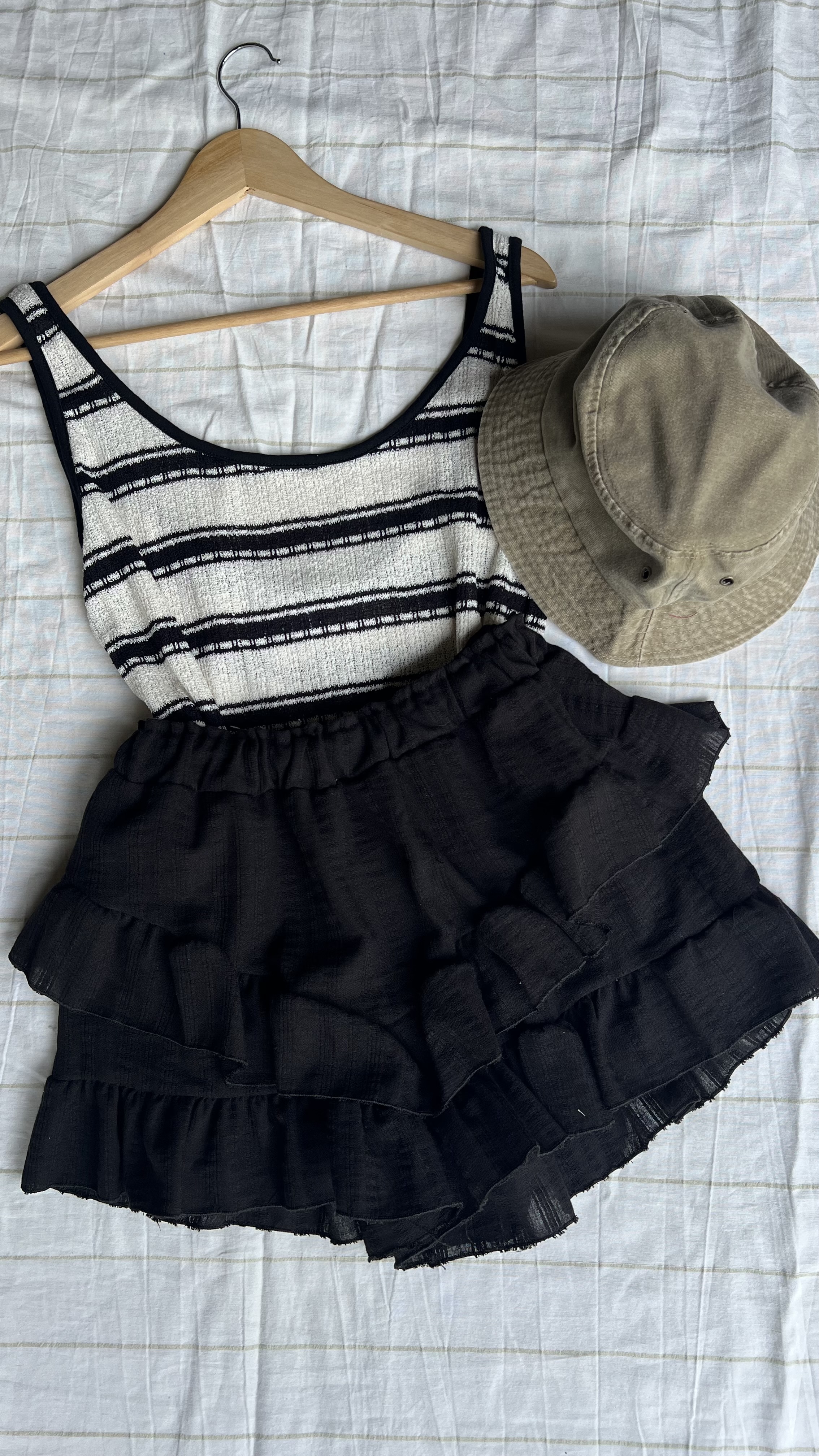 Short con vuelos de lino