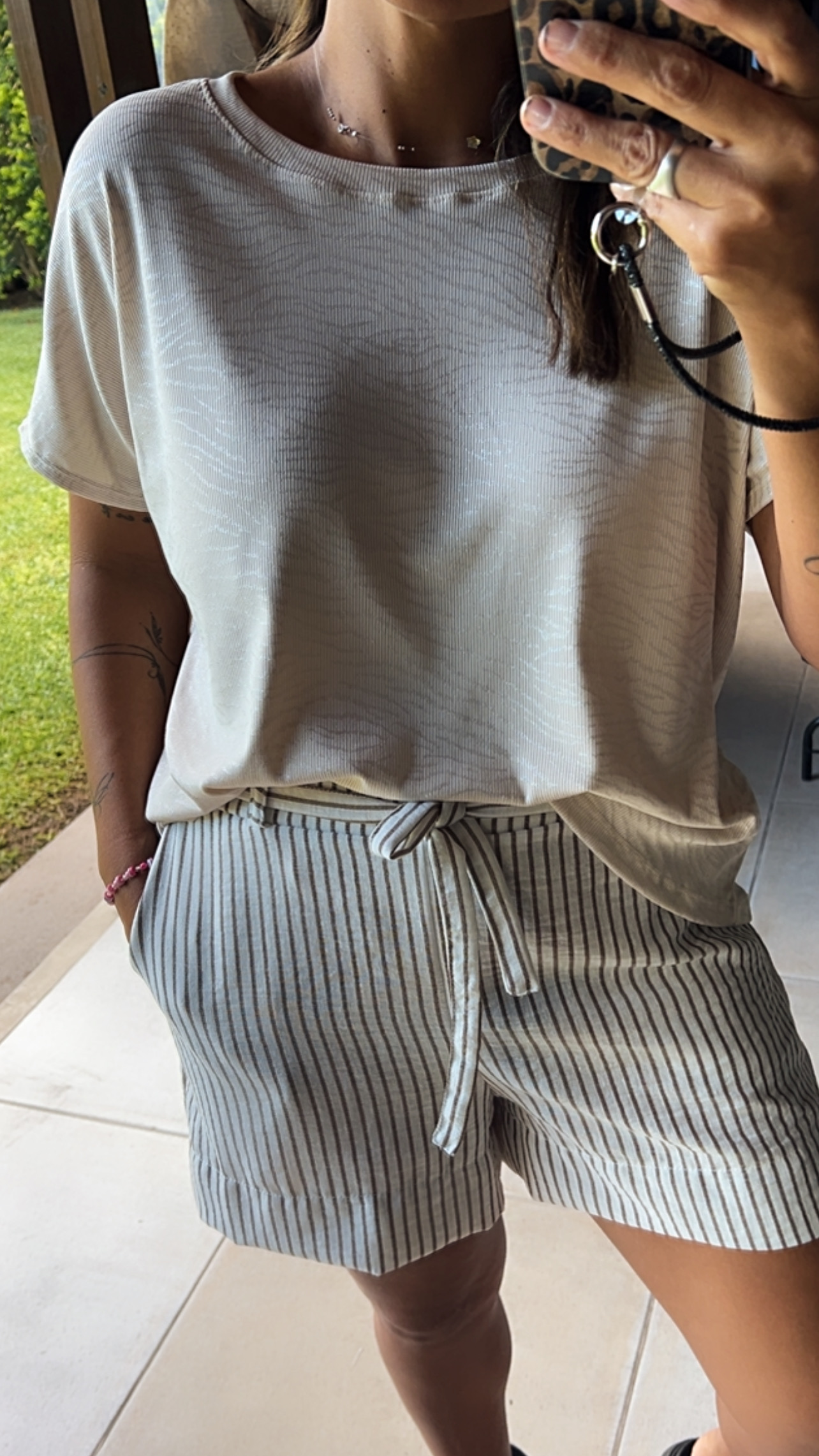 Short lino a rayas verticales