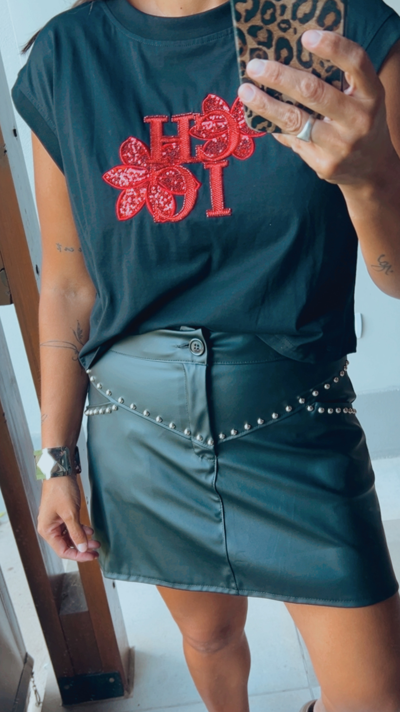 Mni tachas y bolsillo engomada