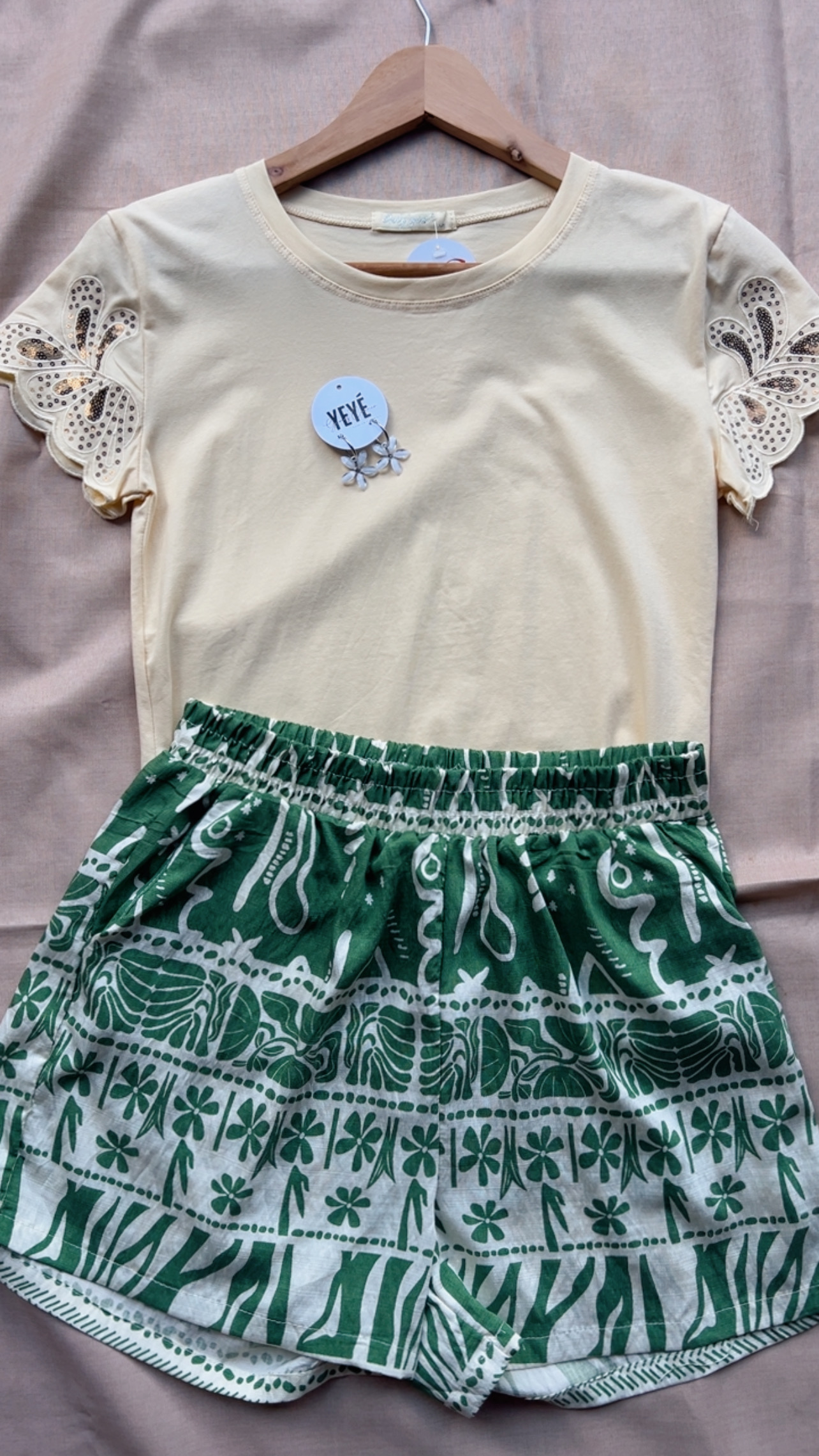 Remera detalle MANGAS FLORES LENT.