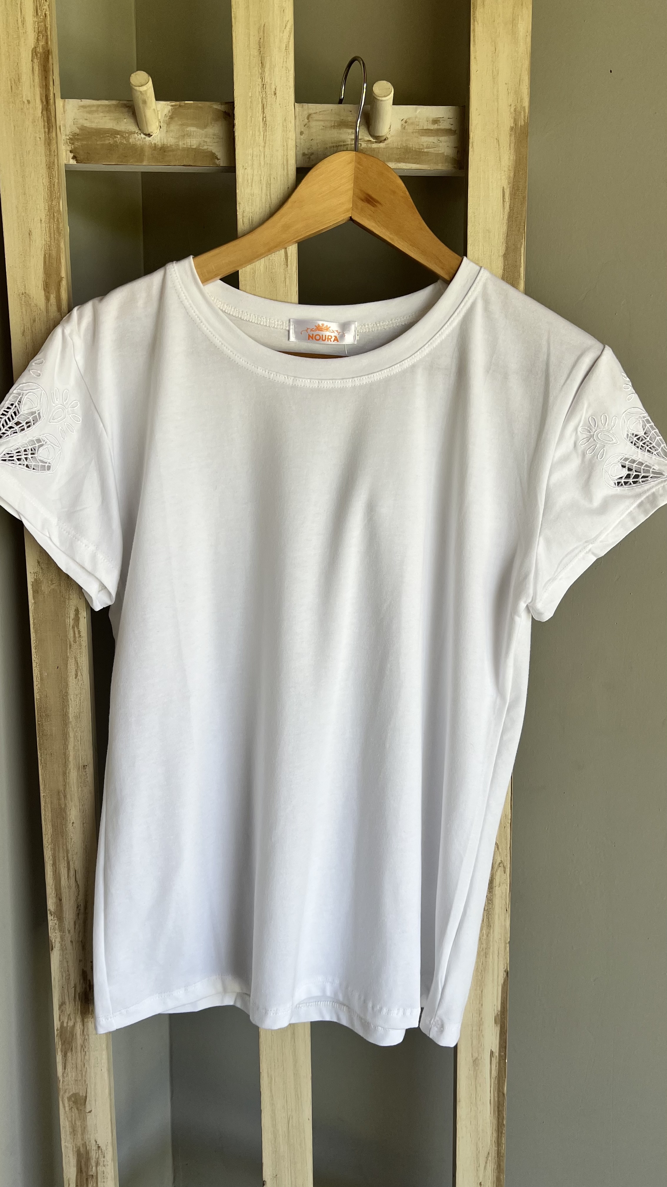 Remera manga calada flores